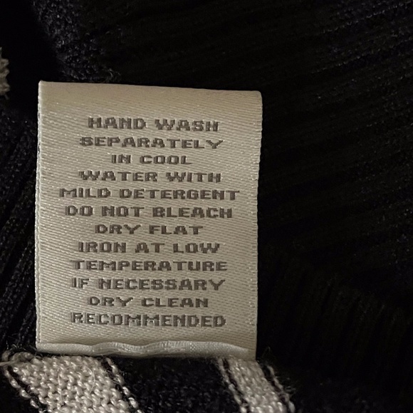 Neiman Marcus Sweater ZigZag Dolman Mint Cond. - Picture 6 of 6